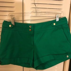 Green cachè shorts